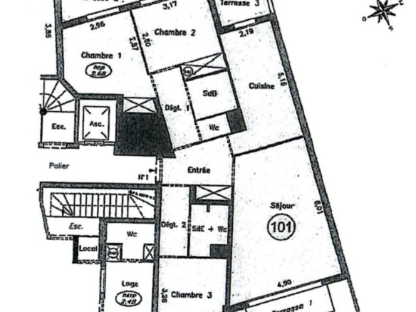 Plan d'un appartement T4 avec 3 terrasses et parking à Montrouge.