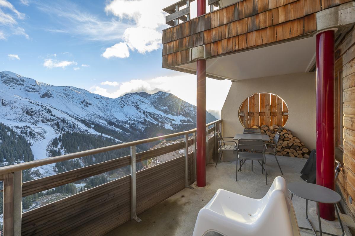 Balcon avec vue sur les montagnes Balcon d'un duplex avec vue sur les montagnes enneigées à Avoriaz.