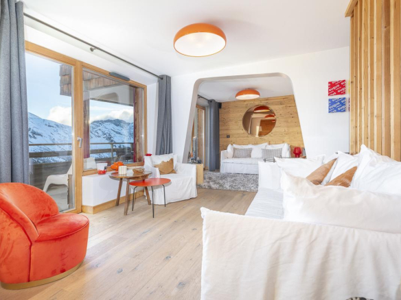Intérieur d'un duplex élégant avec vue sur la montagne à Avoriaz.