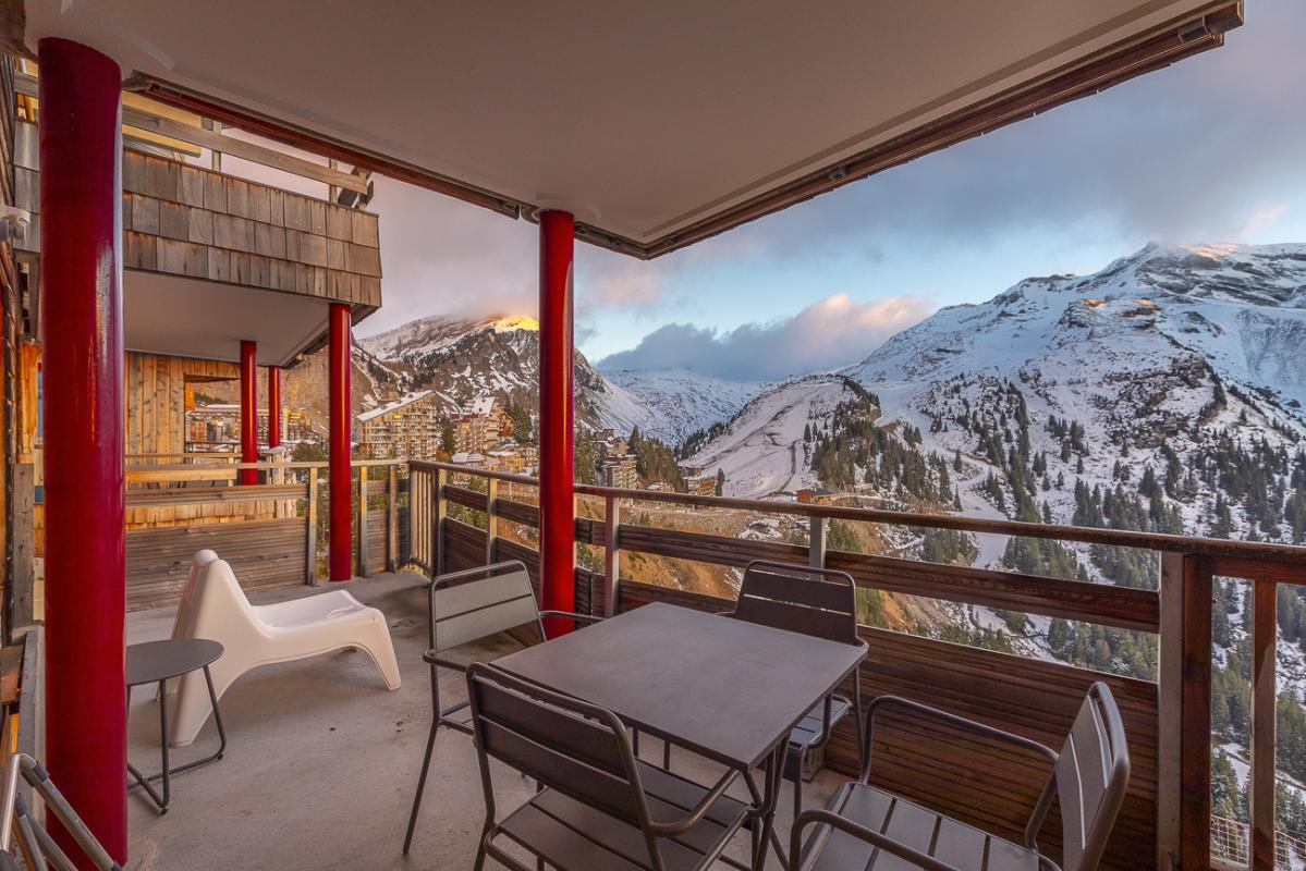 Terrasse du duplex au Kouria Terrasse d'un duplex avec vue sur les montagnes enneigées à Avoriaz.