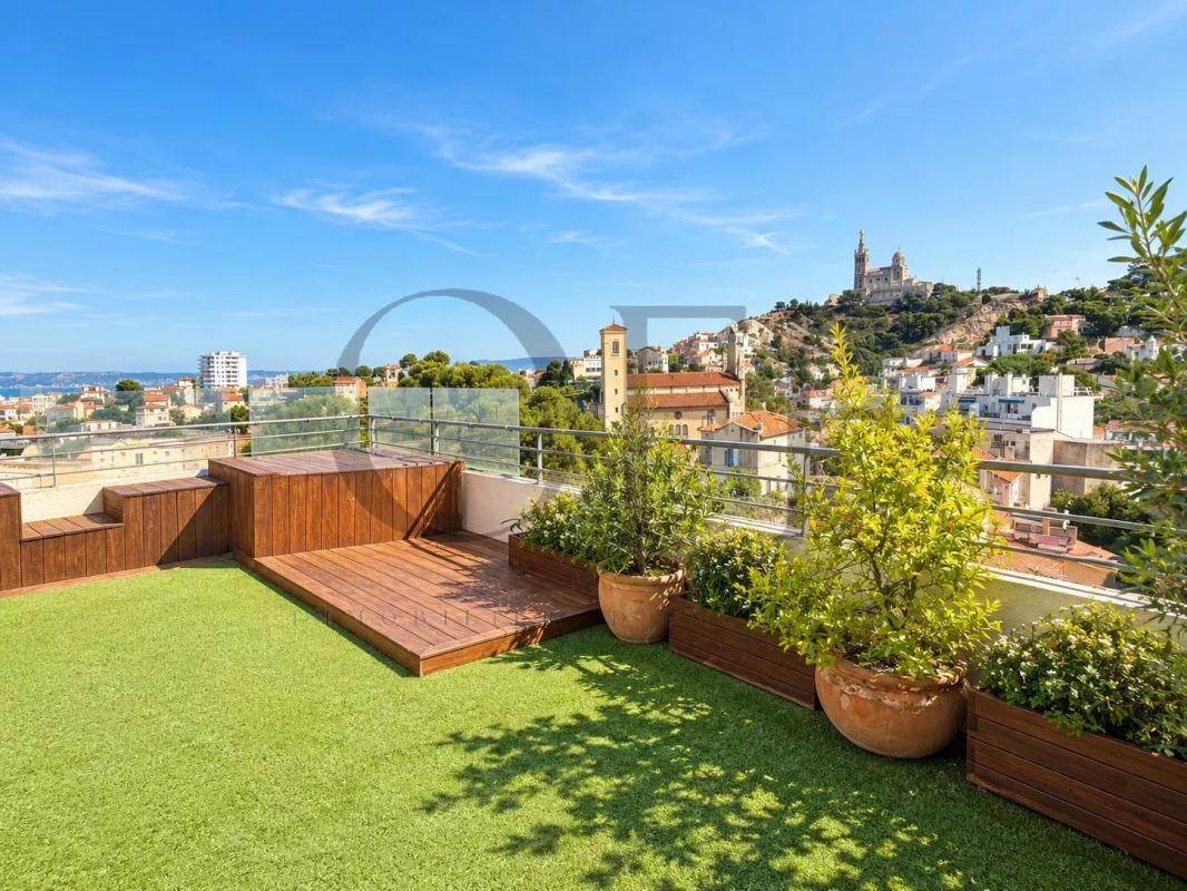 Terrace with a view in Roucas-Blanc Terrace with panoramic views of the sea and Notre-Dame de la Garde in Marseille.