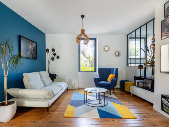 Interior of a house in Nantes with a modern living room and decorative elements.
