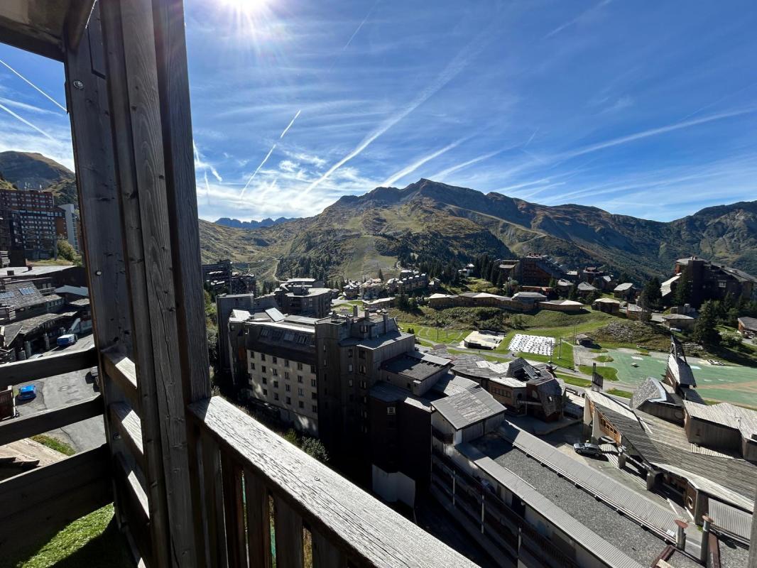 View of Avoriaz from a balcony Panoramic view of the mountains and the Avoriaz resort from an apartment balcony.