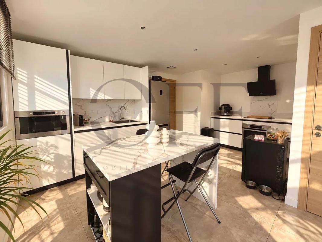 Kitchen of a contemporary villa in Le Rove Modern and bright kitchen in a contemporary villa with a central island.