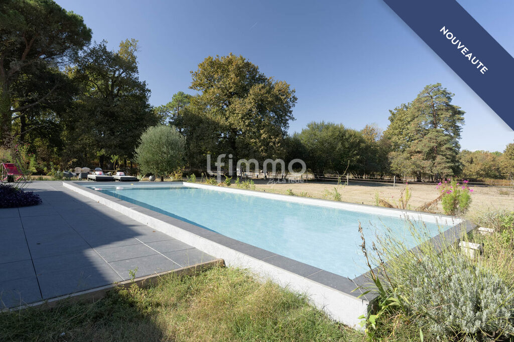 Exceptional estate with swimming pool Outdoor swimming pool in a natural setting surrounded by trees, Le Barp