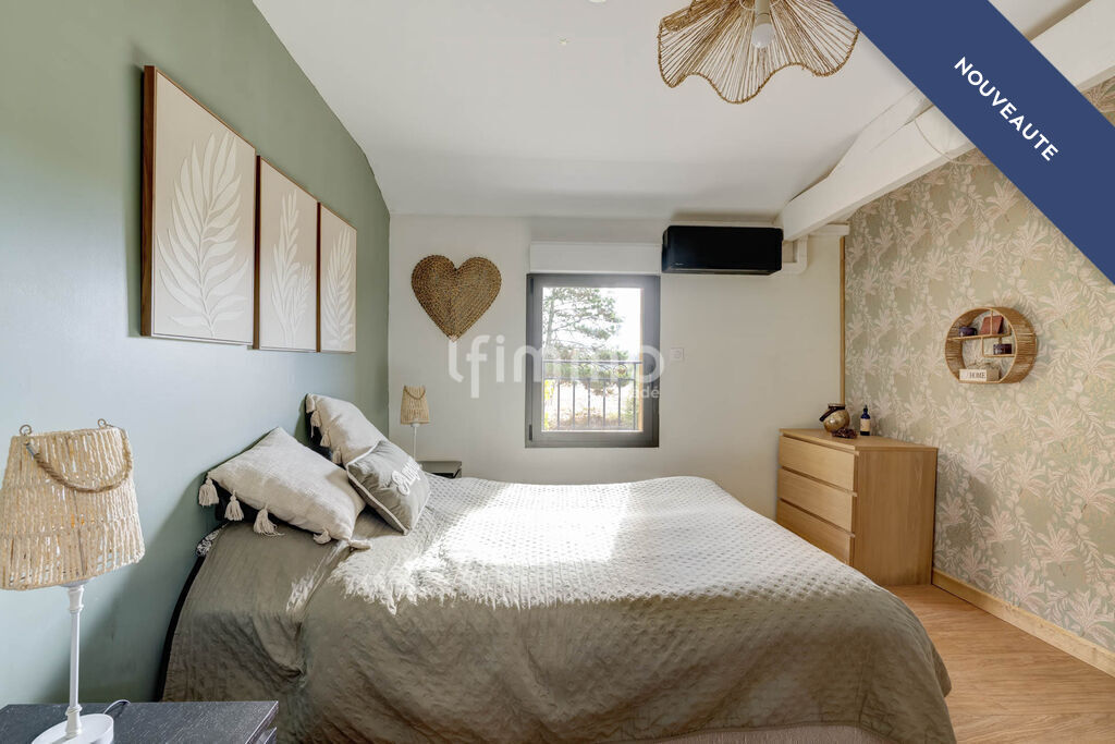 Modern room in a renovated property Room in a renovated property with a bed and modern decor.
