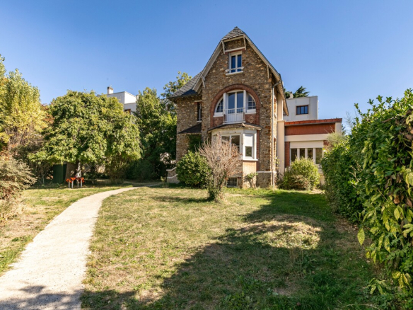 Maison en meulière avec jardin à Fontenay-aux-Roses, vue extérieure