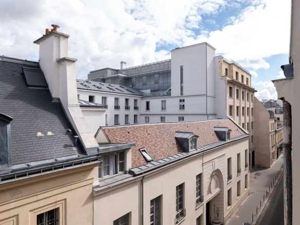 Vue depuis un appartement au 3ème étage dans le Marais, Paris, montrant des bâtiments environnants.