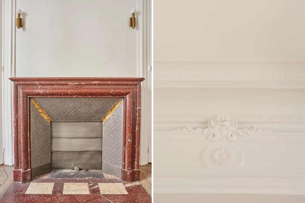 Détails architecturaux d’un appartement à Paris Cheminée en marbre et moulures au plafond dans un appartement à Paris 8ème.