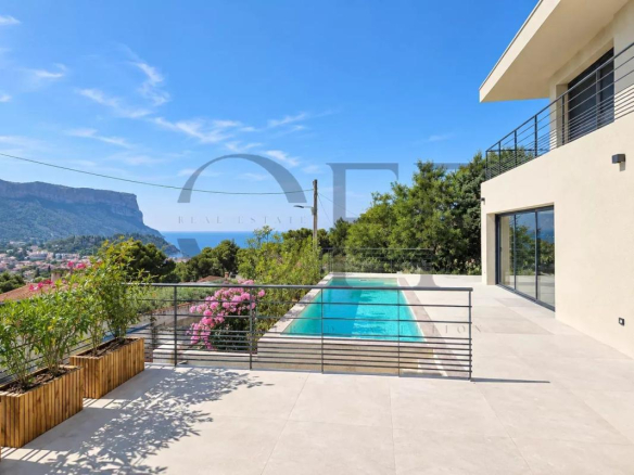 Villa contemporaine avec piscine et vue sur la mer à Cassis