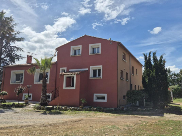 Maison de 252 m² avec jardin et piscine à Saint-Aunès, près de Montpellier.