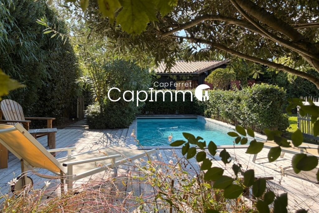 Villa with swimming pool in Lège-Cap-Ferret View of the swimming pool and garden of a villa in Lège-Cap-Ferret.