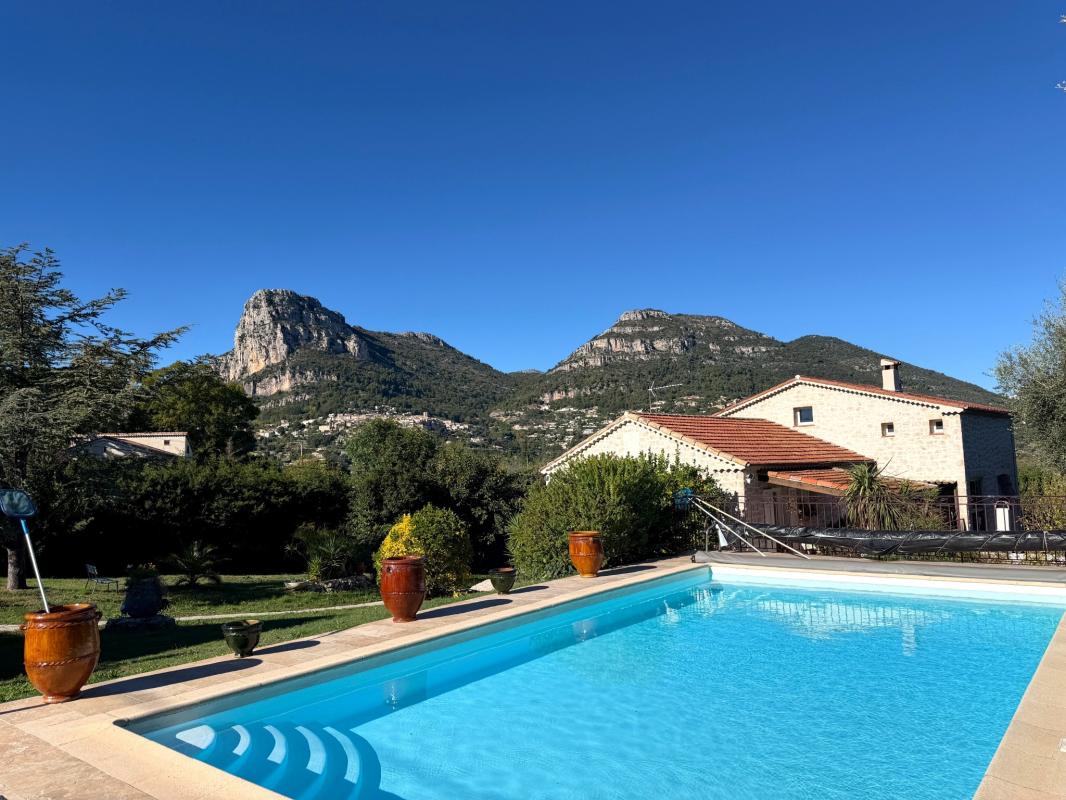 Propriété avec piscine à La Gaude Propriété avec piscine et vue sur les Baous, La Gaude