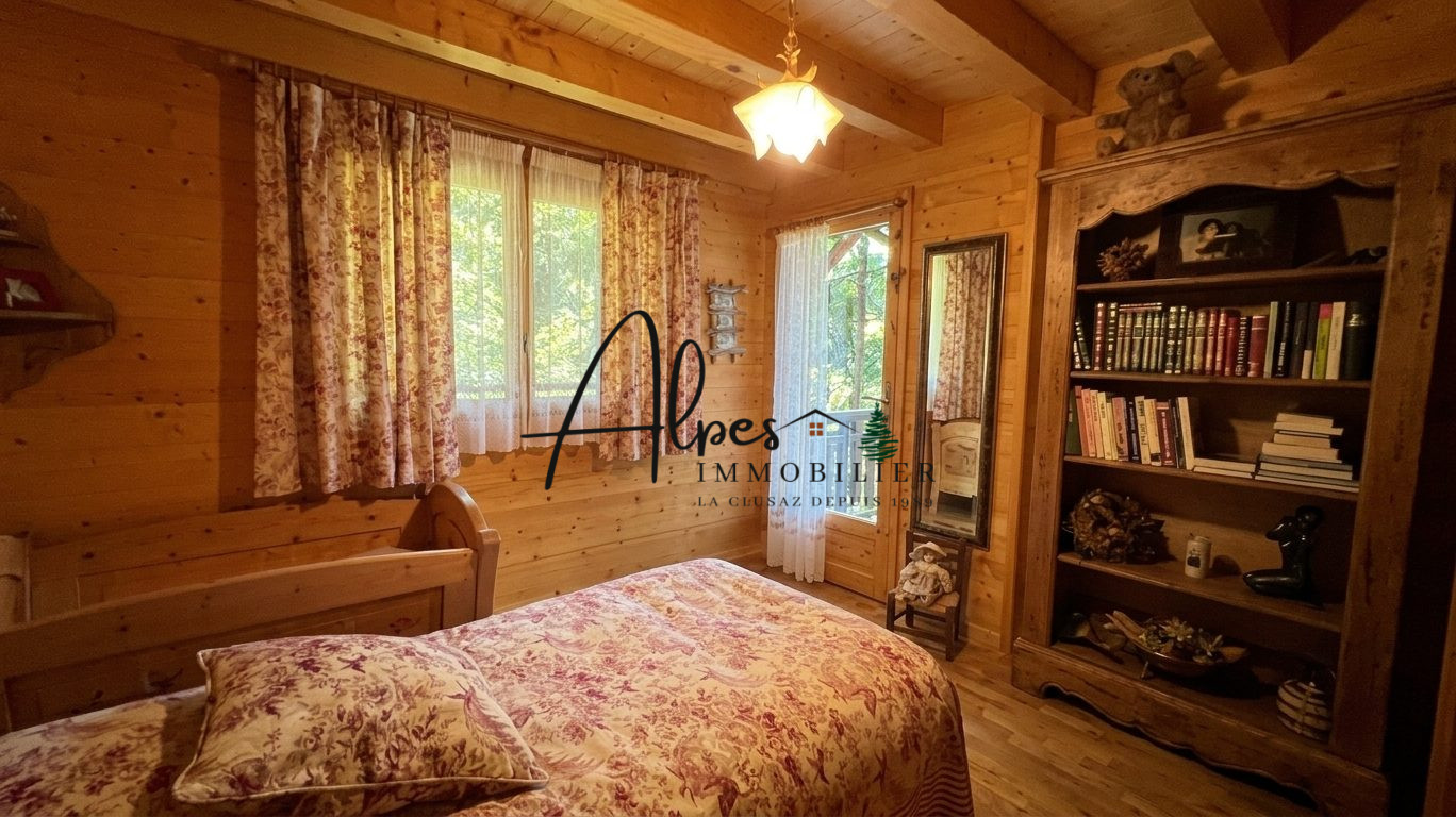 Chambre de chalet à La Clusaz Chambre d'un chalet en bois avec lit et bibliothèque, La Clusaz