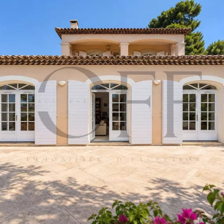 Luxury real estate photo | Charming Properties