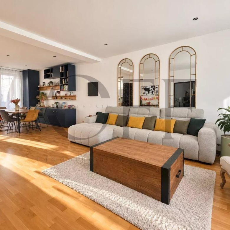 Luxury real estate photo | Charming Properties