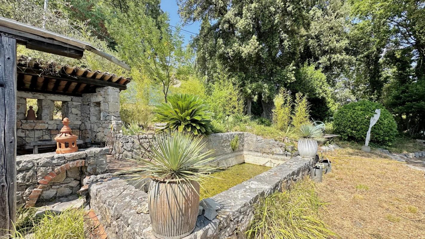 Jardin de villa au Tignet Jardin paysager avec bassin et plantes dans une villa au Tignet
