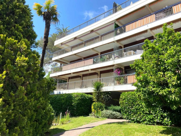 Rare-APPARTMENT 3PIÈCES_QUARTIER Oxford_114 m²-Terrace 41m²-Parking+Cave