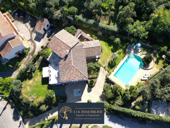 Saint-Aygulf ? Maison de 250m² avec Vue sur Mer et Piscine à Vendre