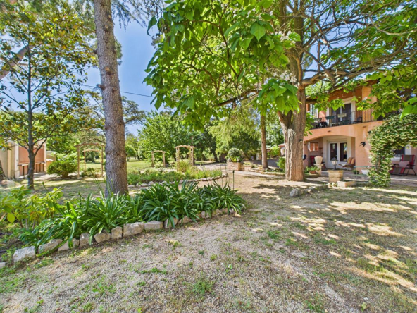 PROPRIÉTÉ DE 360m2 / ÎLE DE LA BARTHELASSE