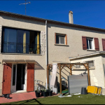 Maison de village de 310m2 sur 790m2 de terrain aménagé, sans vis-à-vis direct, offrant une possibilité de revenu locatif