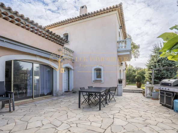 A VENDRE A FREJUS MAISON DE CARACTERE AVEC APPARTEMENT INDEPENDANT