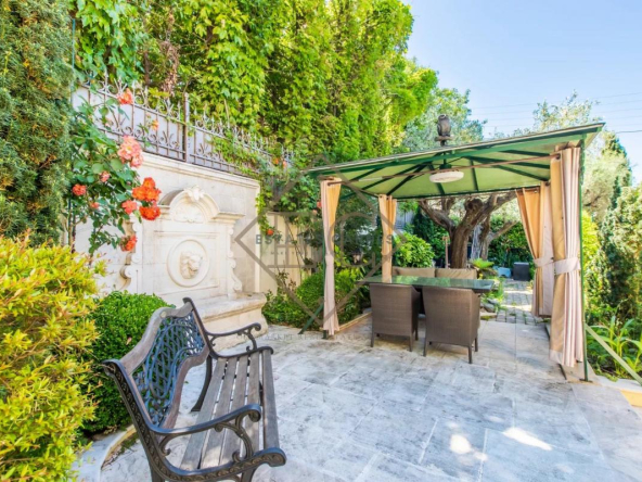 Élégante villa au c?ur du Cap d’Antibes, plage à pieds