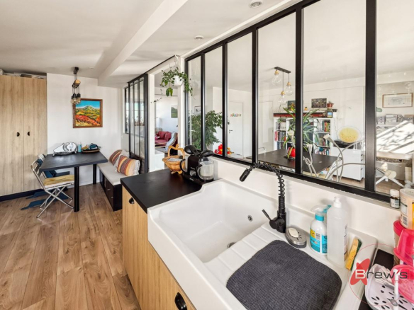 Large F3/4 crossing with veranda, terraces and clear view