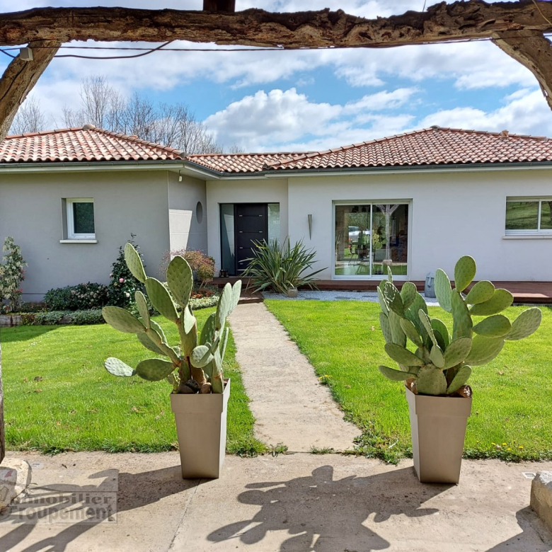 Appartement Front de mer avec jardin ! Rare !