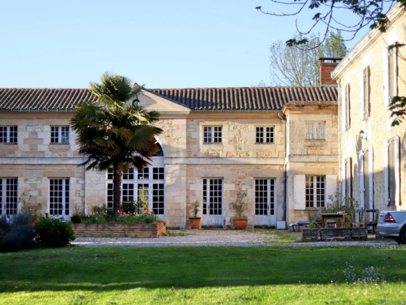 Magnifique Propriété XVIIIème Chateau avec Parc et 12 Hectar