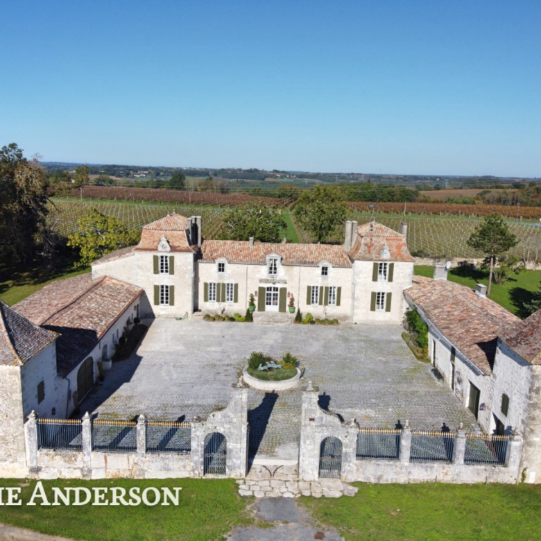 Magnificent 18th-century castle with park and 12 hectares