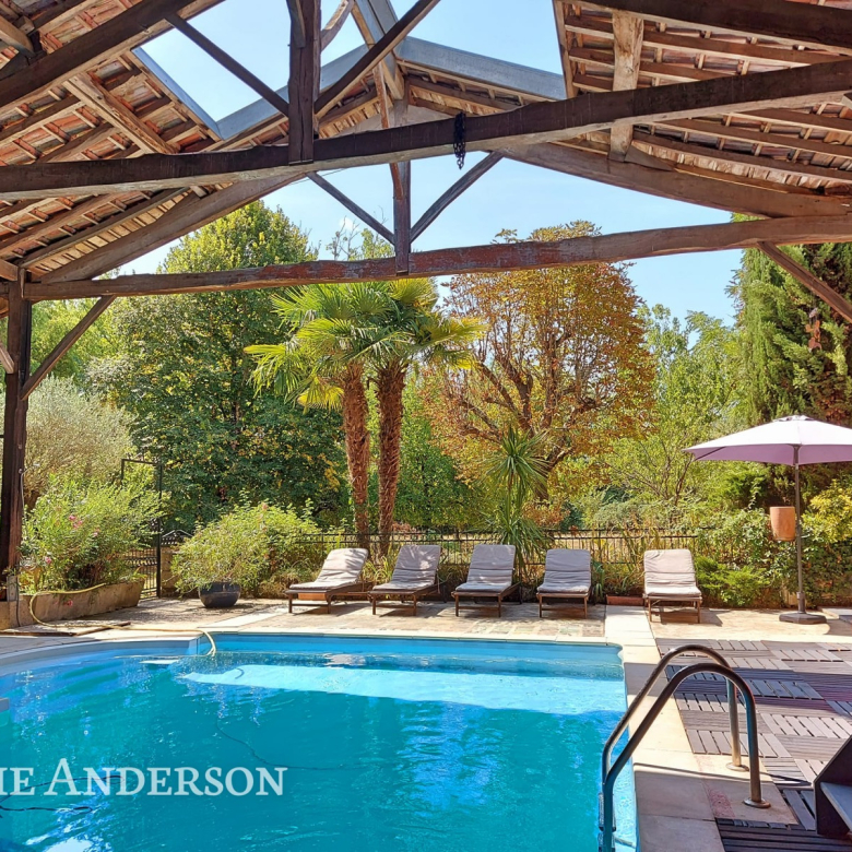 Caderousse, 5mn de l’échangeur A7/A9 d’Orange, 30mn de la ga