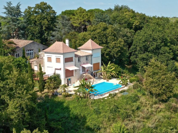 Grand Domaine avec Vue Magnifique et plusieurs Hébergements