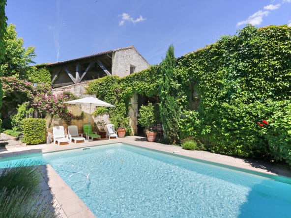 Maison de Maître with Guest House and Swimming Pool – 33350 Pujol