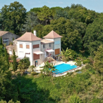 Large Estate with Magnificent View and Several Accommodations