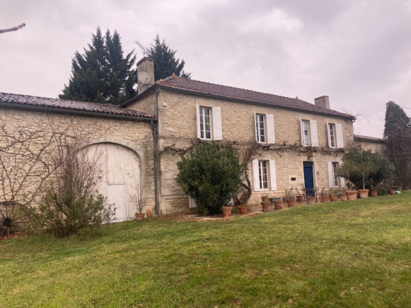 Vignoble appellation Chateau de 10 hectares avec Maison de M