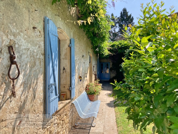 Grande Maison Girondine avec Piscine – 33350 Pujols