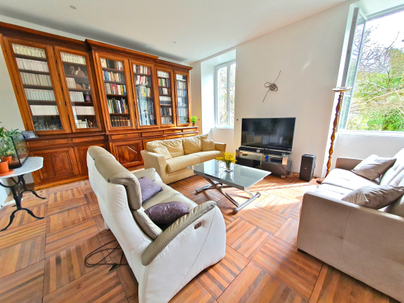 Magnificent 12-room apartment of 400m2