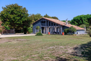 Prestigious villa near Lake Sanguinet