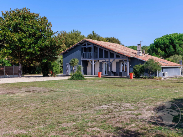 Villa de prestige proche lac Sanguinet