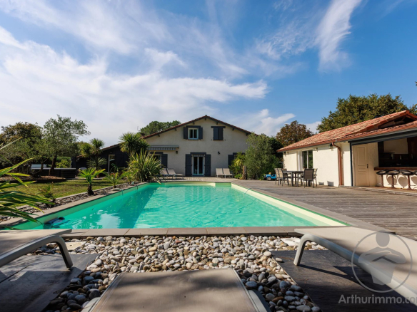 Prestigious villa near Lake Sanguinet