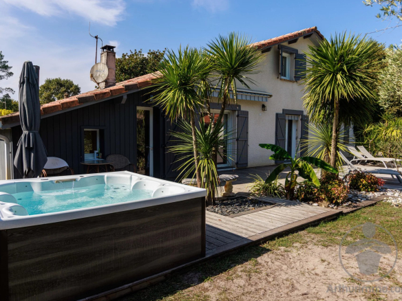 Luxury villa near Lake Sanguinet