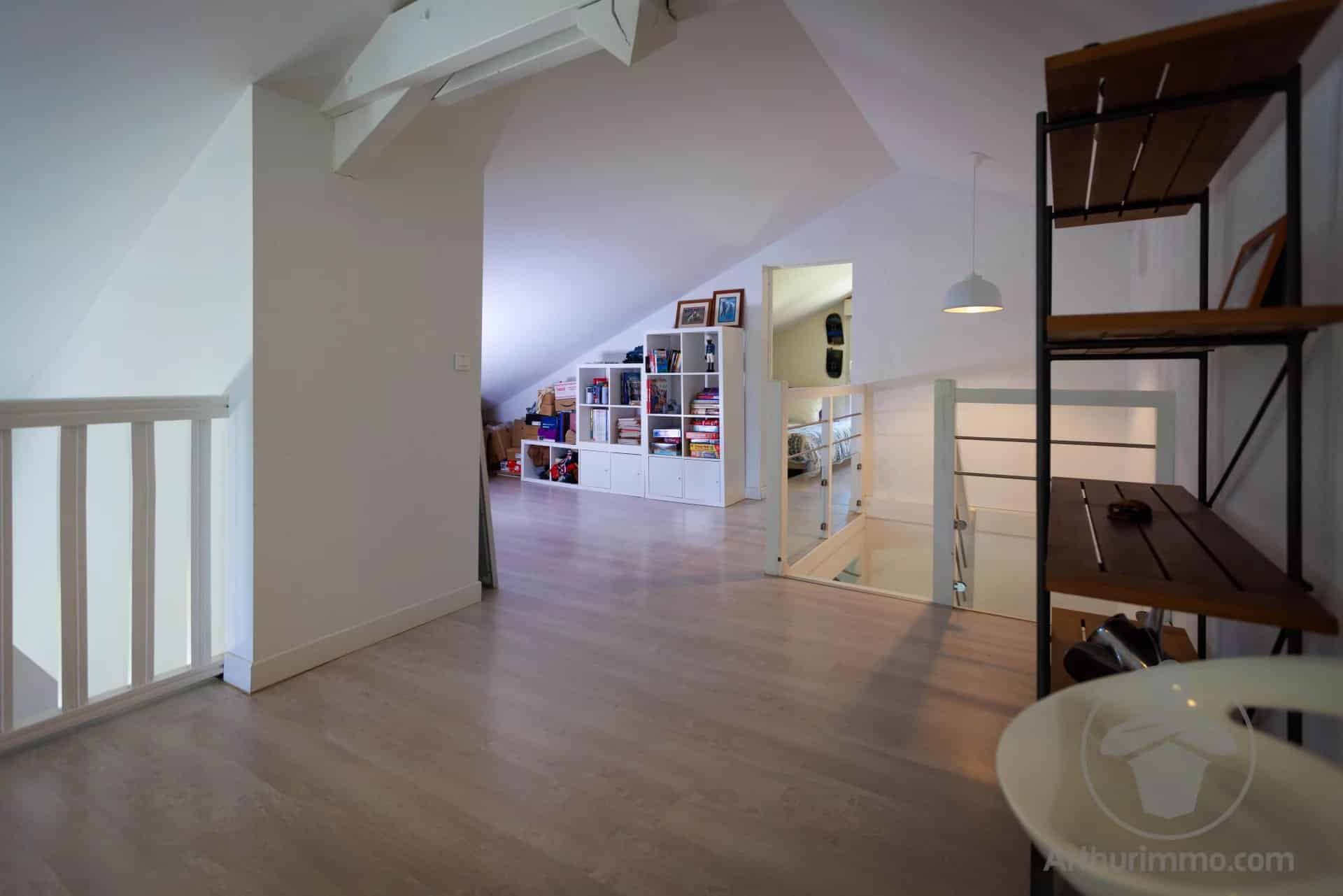 Intérieur d’une maison à Sanguinet Intérieur d'une maison moderne avec des espaces ouverts et une décoration lumineuse.