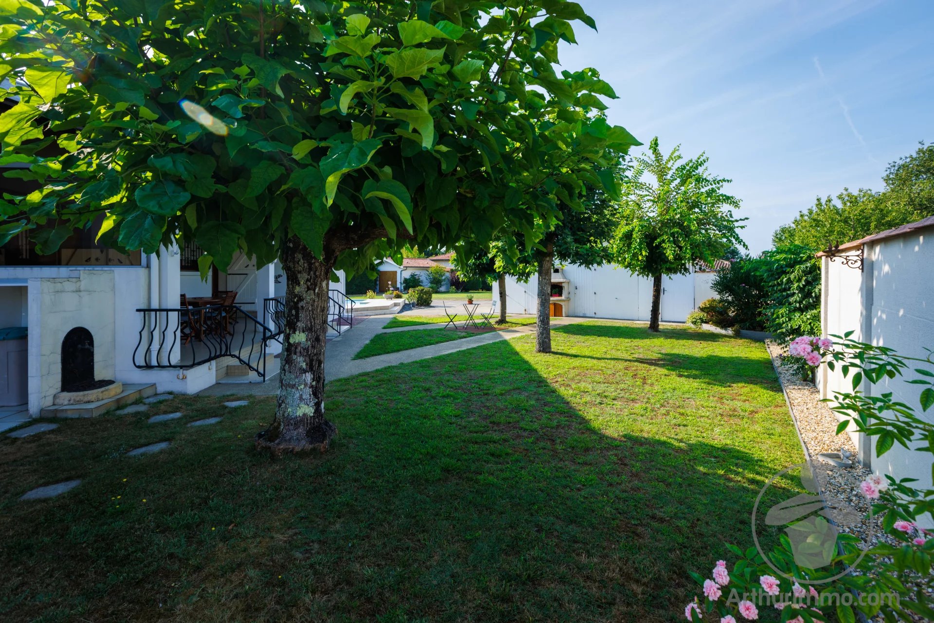 Garden with trees and green space in a property in Parentis-en-Born.
