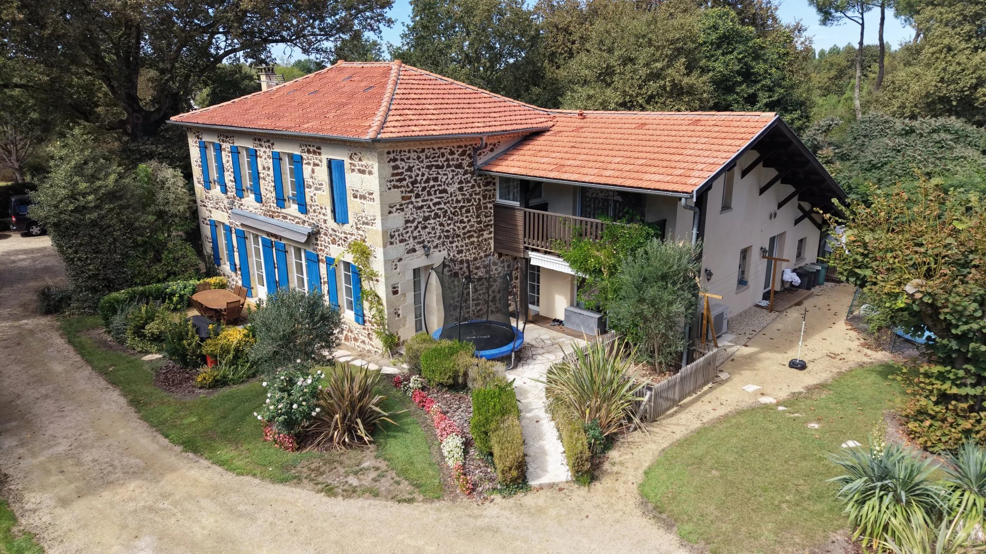 Property with holiday cottages in Liposthey Character property with stone house, gîtes and wooded garden in Liposthey, Landes.