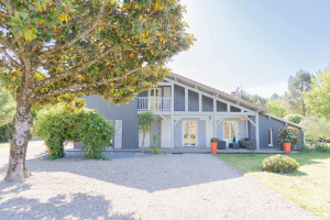 A stone&#39;s throw from the lake - elegance &amp; profitability