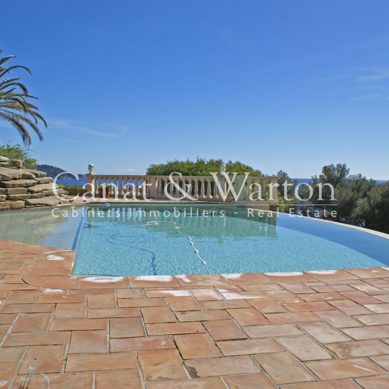 STEPS FROM THE CENTER: NEW VILLA IN CAVALAIRE WITH A VIEW