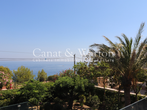 À QUELQUES PAS DU CENTRE: VILLA NEUVE À CAVALAIRE AVEC VUE M