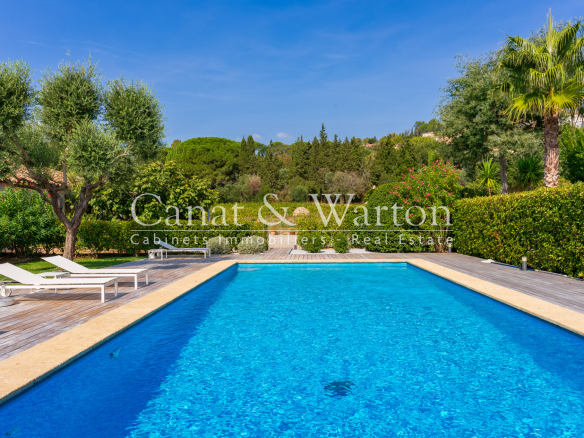 À GRIMAUD: VILLA D’EXCEPTION DE PLAIN-PIED AVEC PISCINE & VU