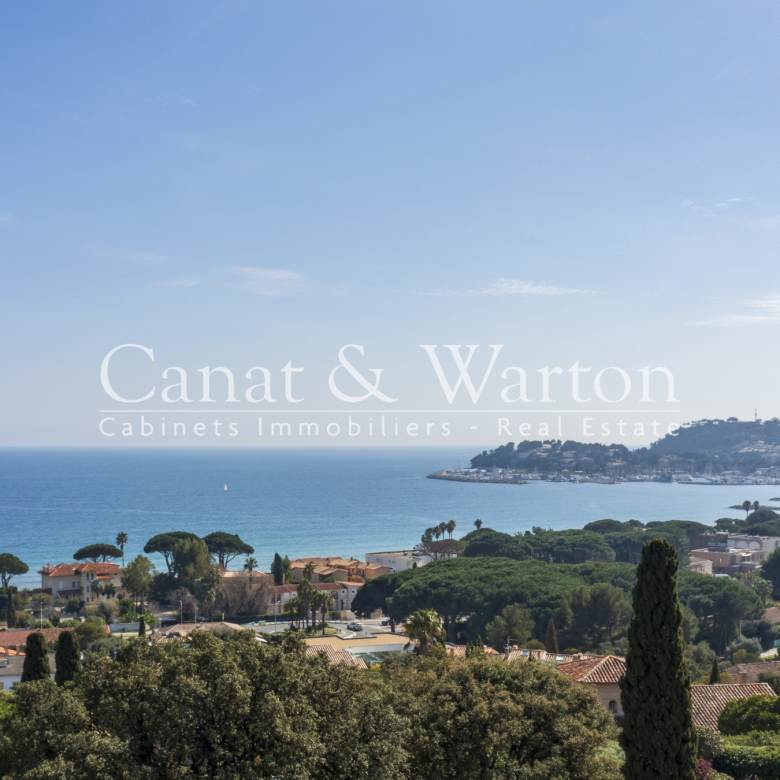 VILLA RÉNOVÉE À CAVALAIRE AVEC VUE MER & PISCINE